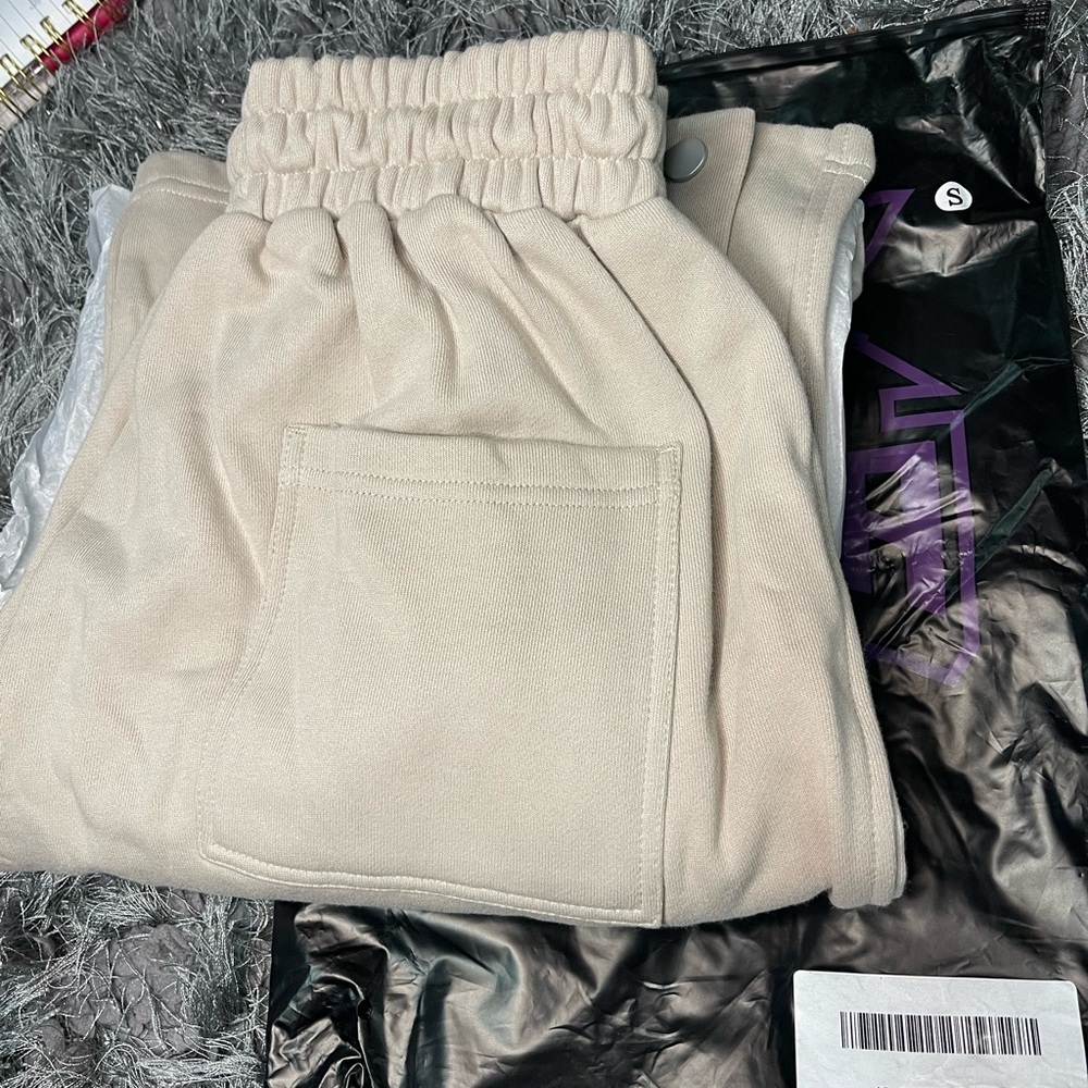 INAKA POWER MEN'S RELAXED SWEATS
TAUPE - Picture 3 of 7